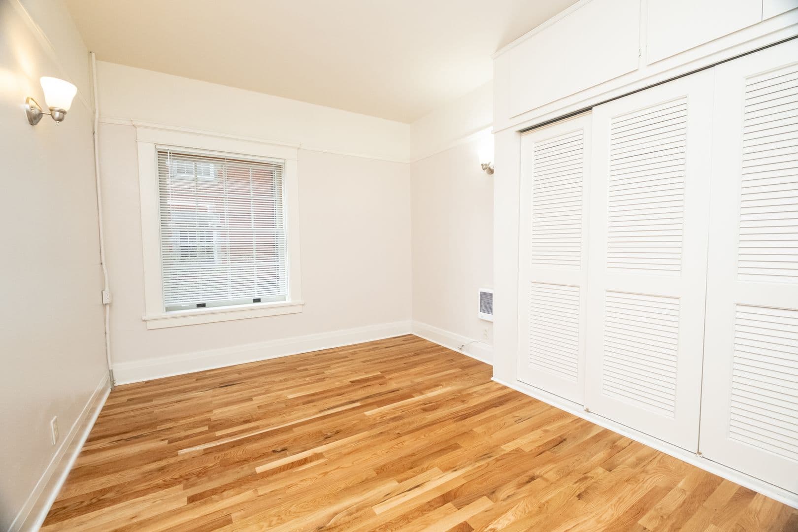 Portland Apartment: 117 NW Trinity Pl