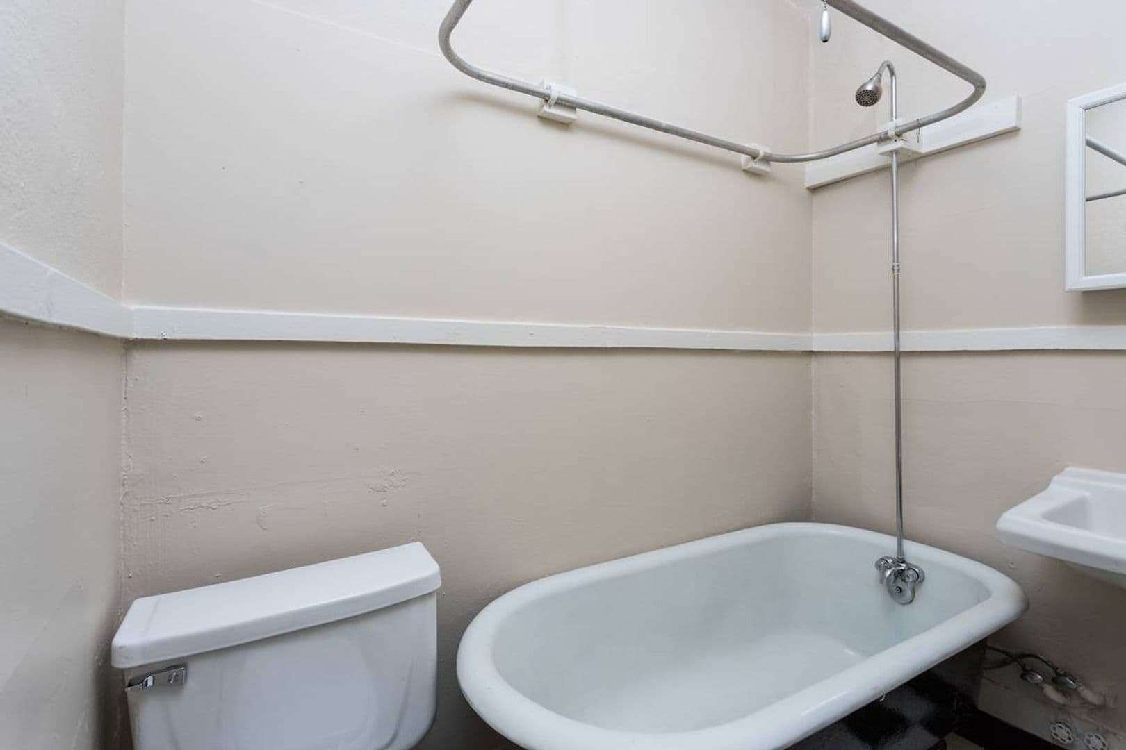 Portland Apartment: 1126 SW 12th Avenue