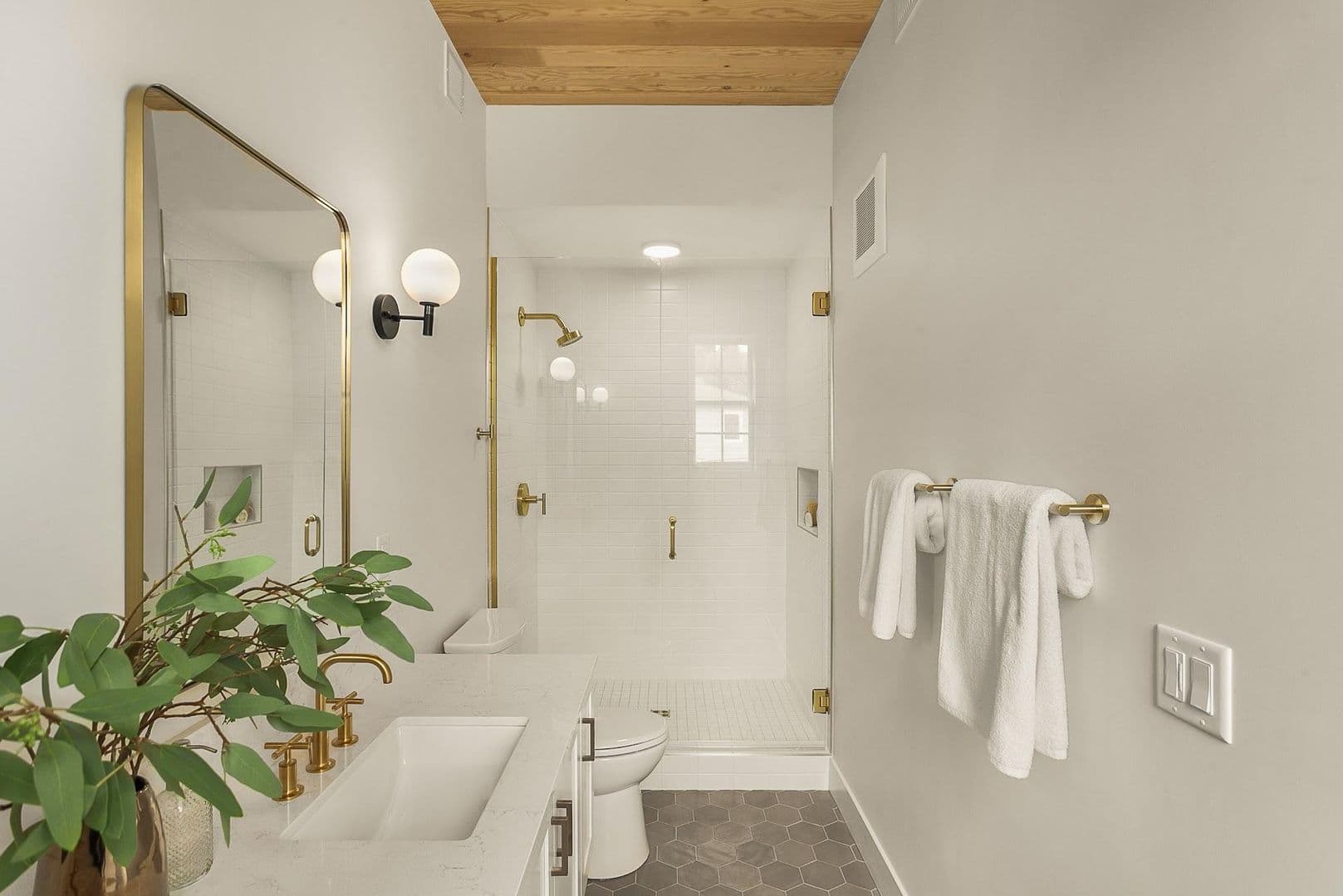 Portland Apartment: 2915A-2989B NW Wilson St.
