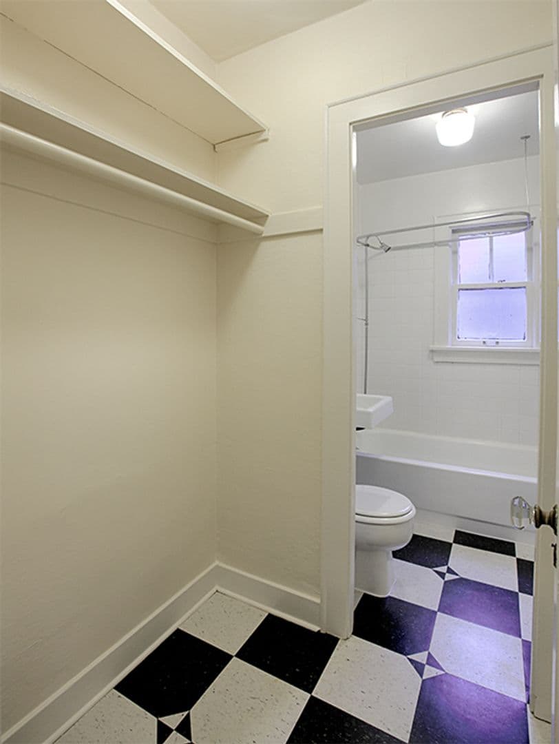 Portland Apartment: 1430 SE 14th Ave