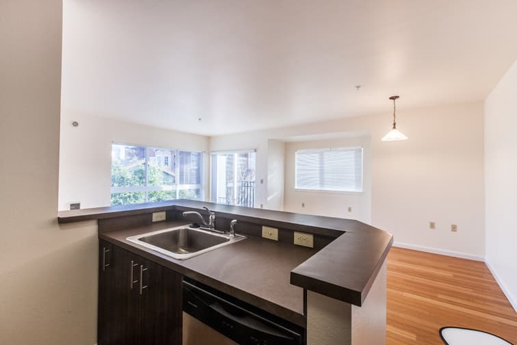 Portland Apartment: 210 NW 20th Ave