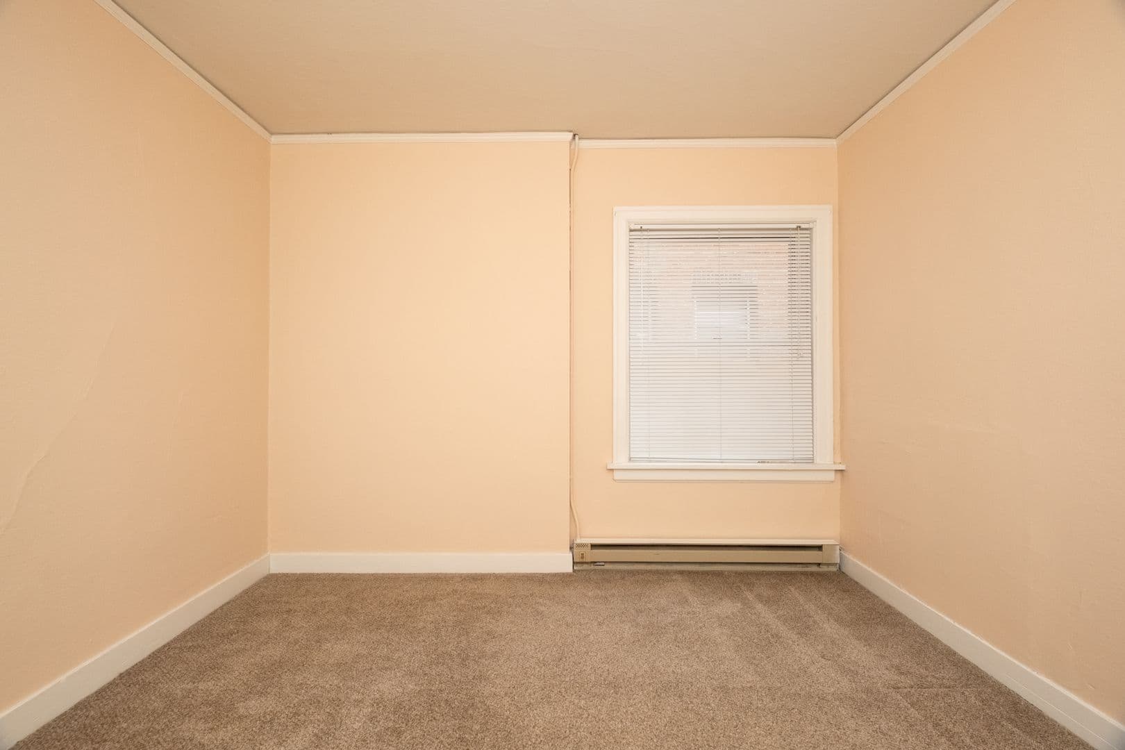 Portland Apartment: 6109 SE Belmont St.