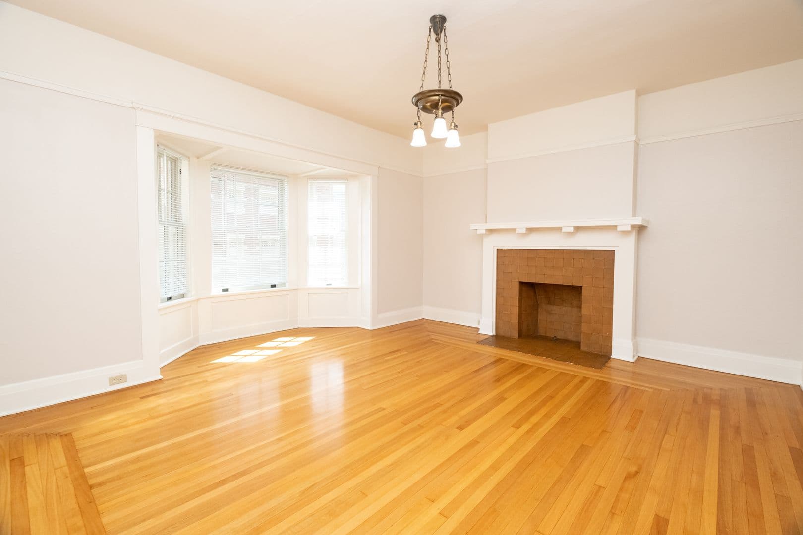 Portland Apartment: 117 NW Trinity Pl