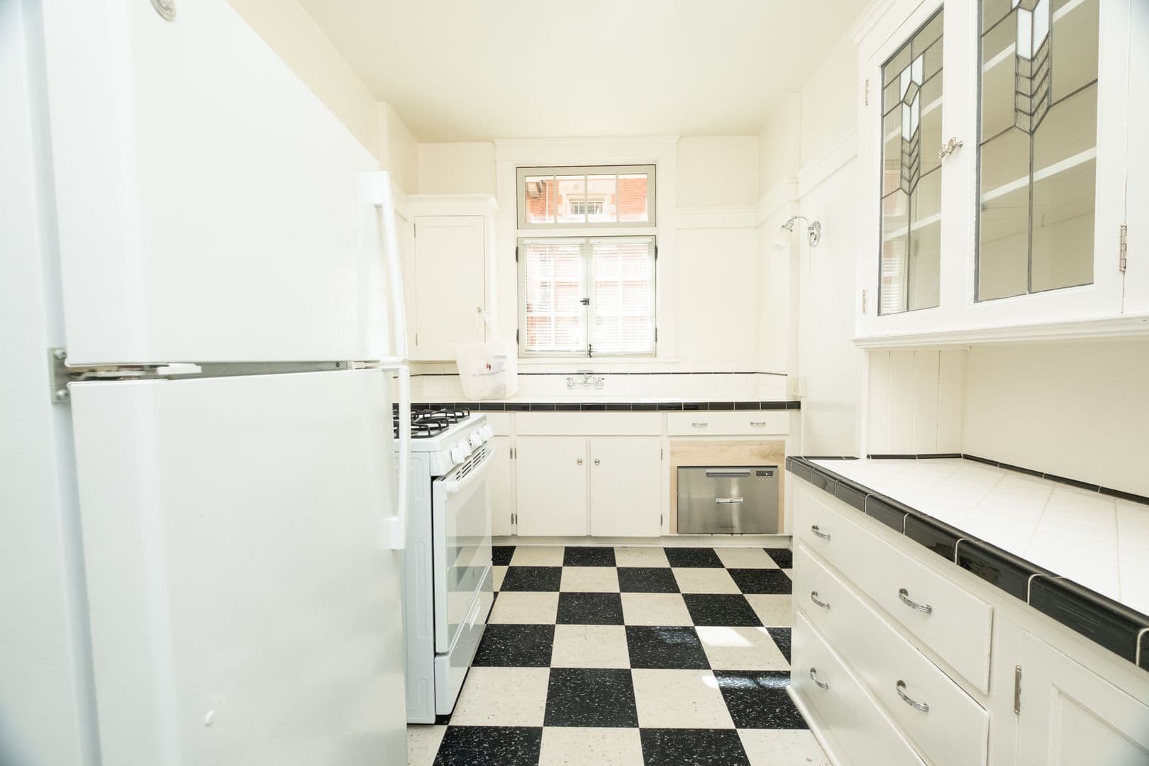 Portland Apartment: 117 NW Trinity Pl