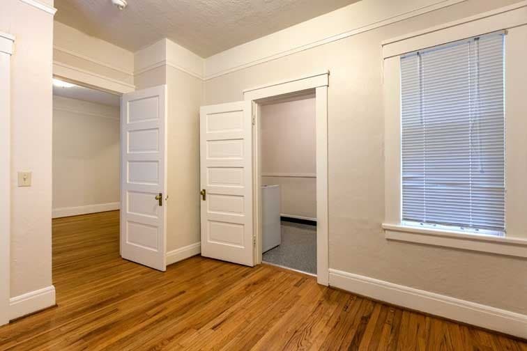 Portland Apartment: 814 NW 22nd Ave