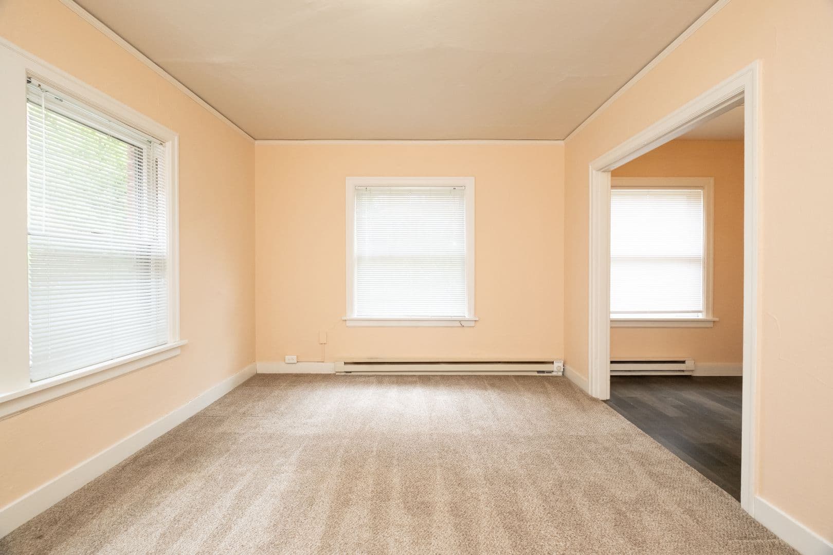 Portland Apartment: 6109 SE Belmont St.