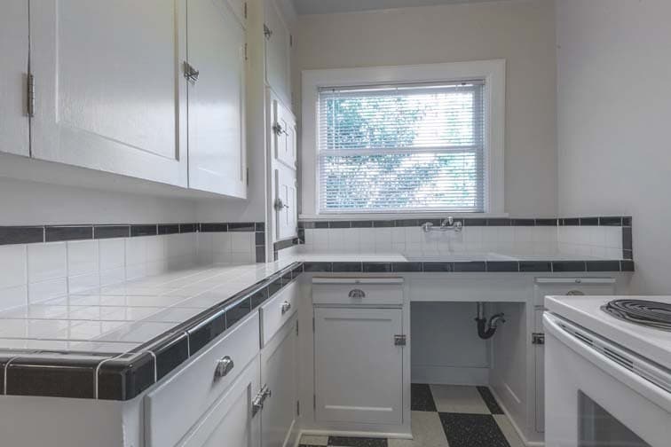 Portland Apartment: 2030 NW Marshall St