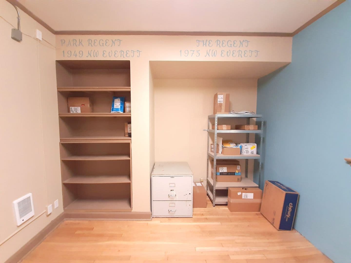 Portland Apartment: 1975 NW Everett St.