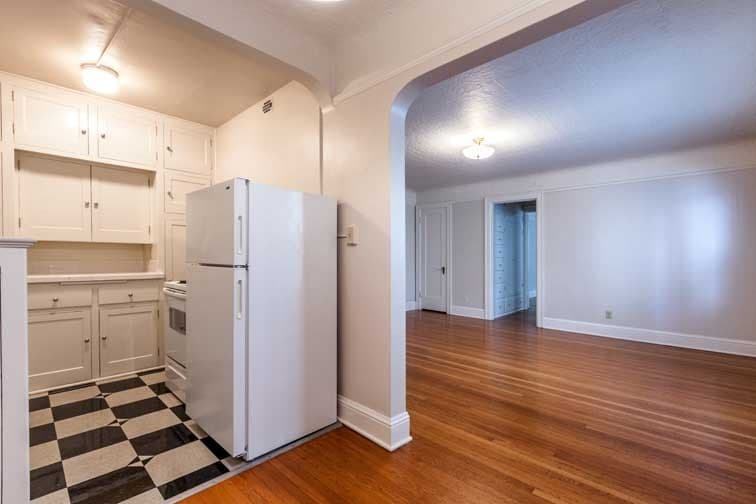 Portland Apartment: 707 NW 19th Ave