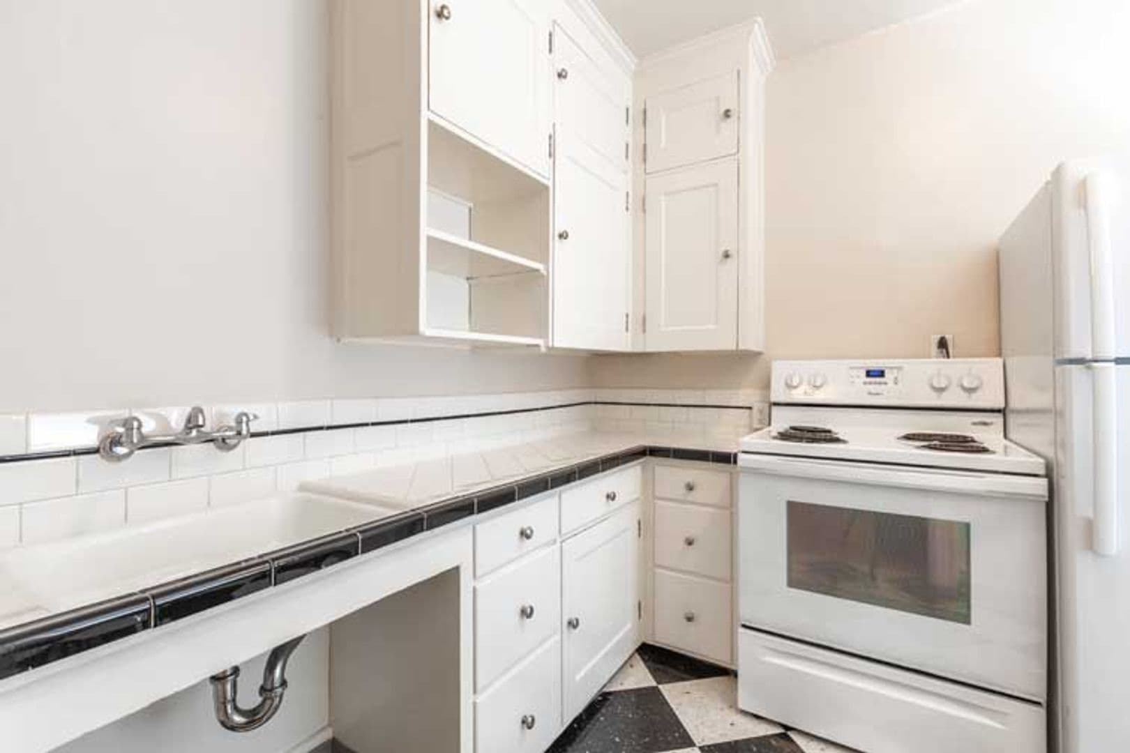 Portland Apartment: 1037 NW 20th Ave