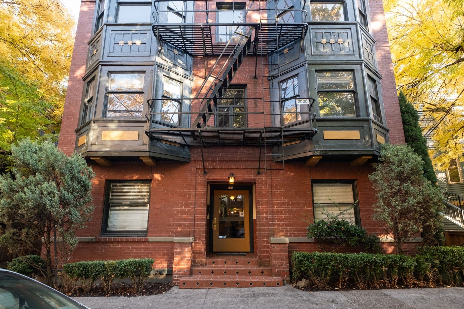Portland Apartment: 814 NW 22nd Ave