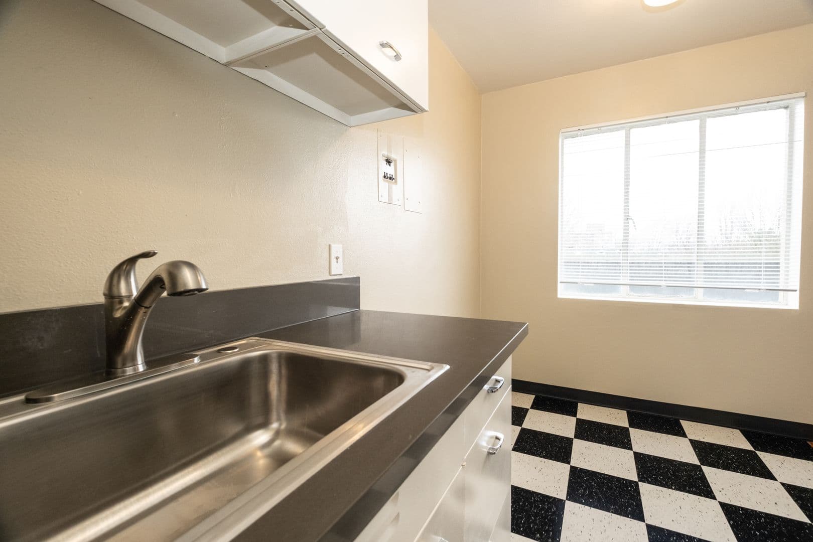Portland Apartment: 2199 NW Everett St