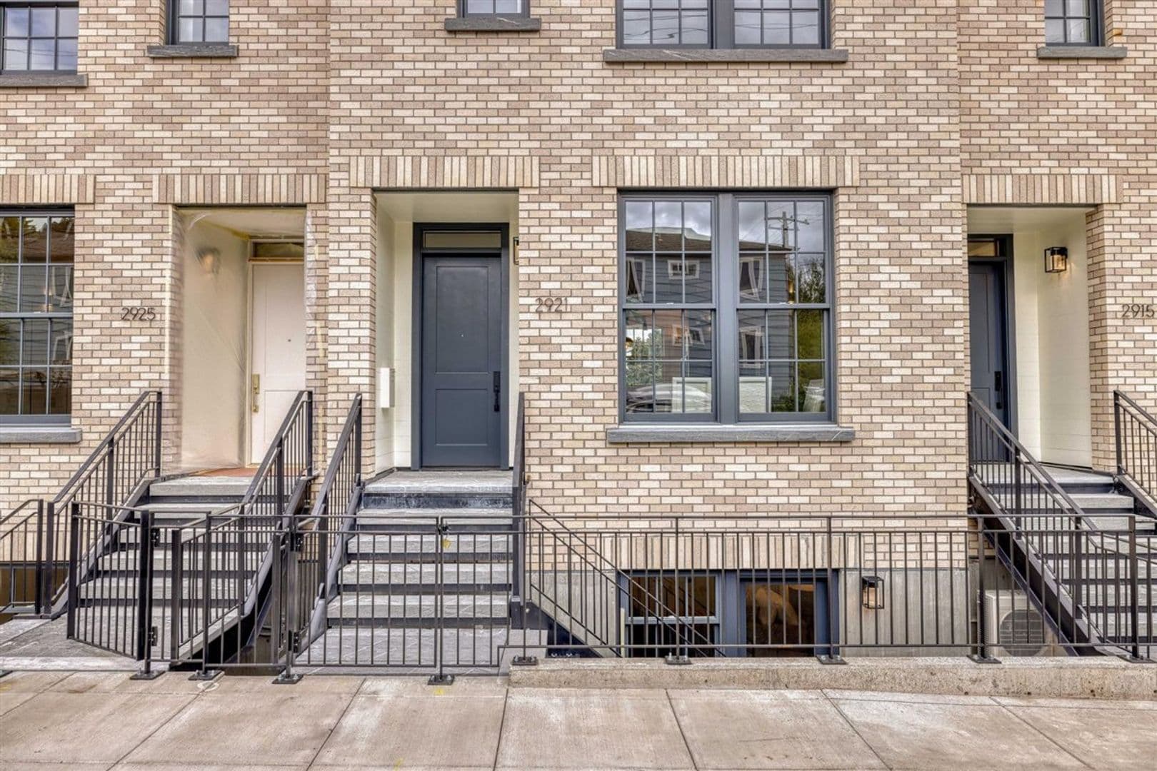 Portland Apartment: 2915A-2989B NW Wilson St.
