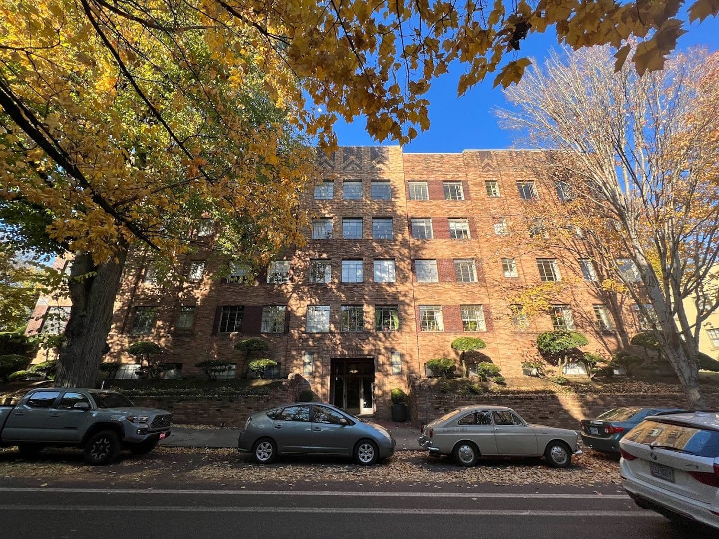 Portland Apartment: 1975 NW Everett St.