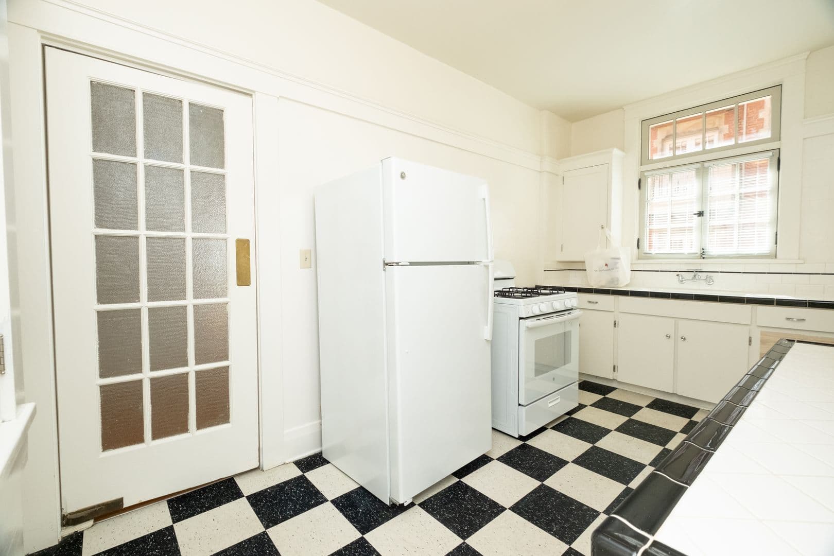 Portland Apartment: 117 NW Trinity Pl