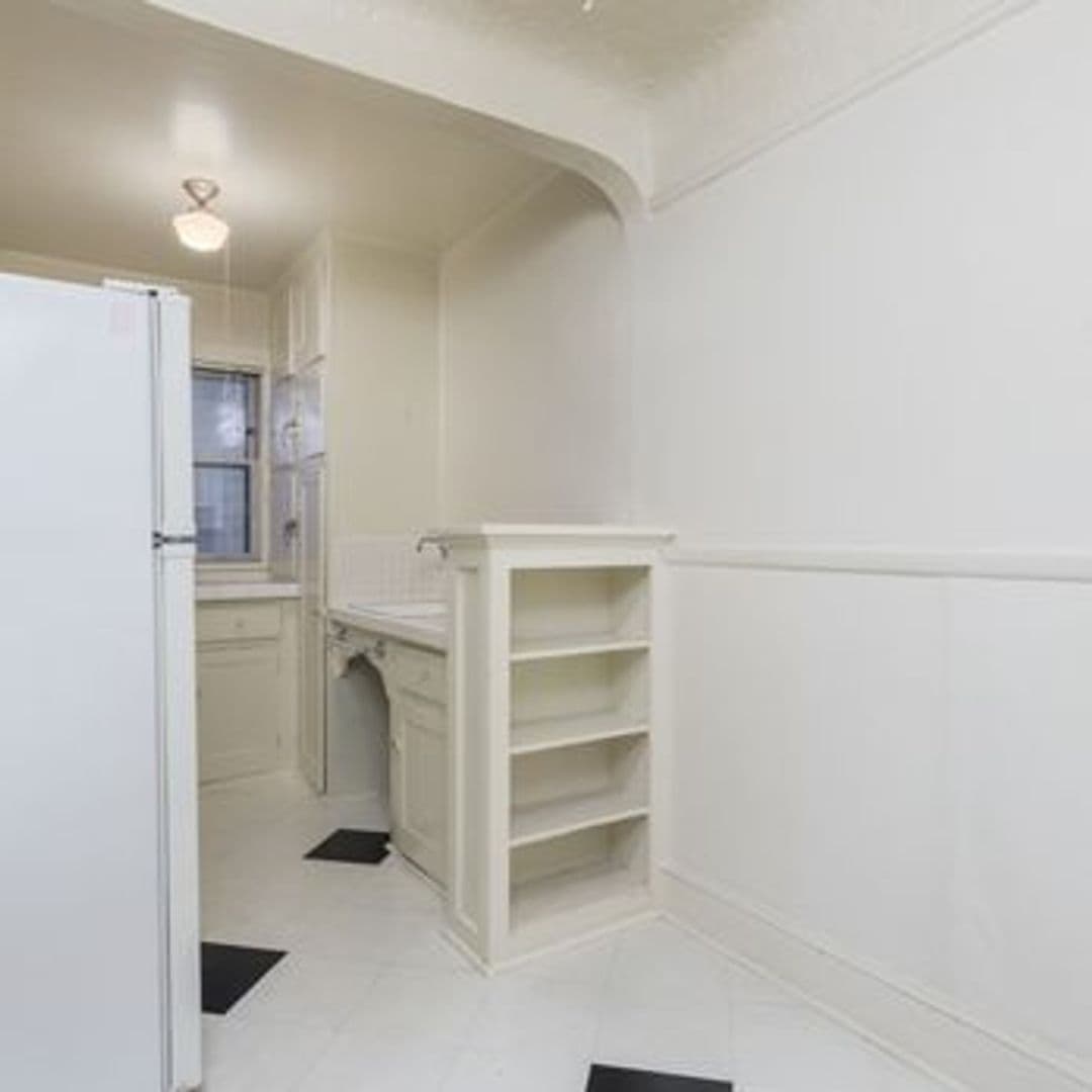 Portland Apartment: 1929 NW Irving St.