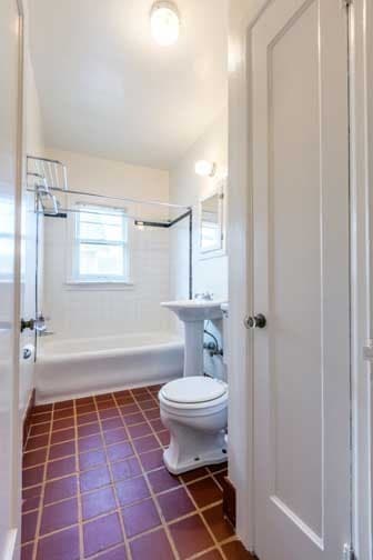 Portland Apartment: 2503 NW Raleigh St