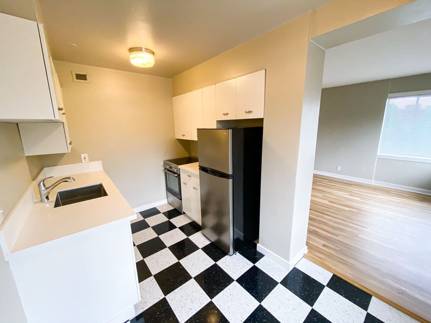 Portland Apartment: 2199 NW Everett St
