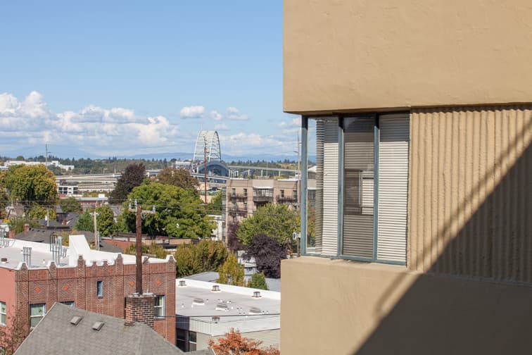 Portland Apartment: 2199 NW Everett St
