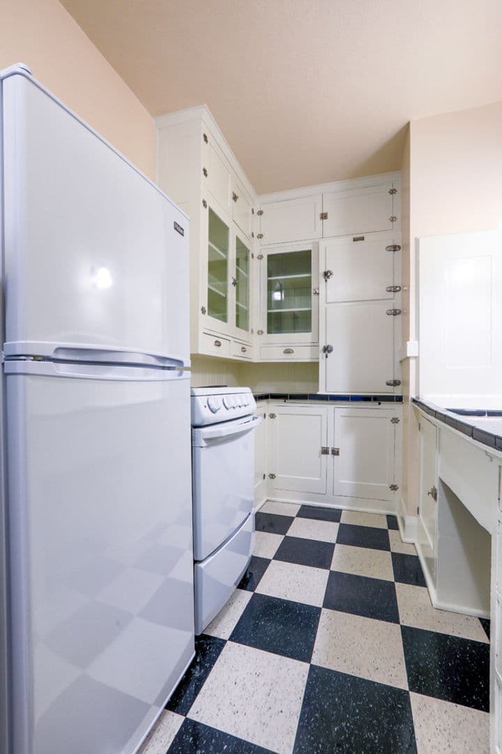 Portland Apartment: 2170 NE Hancock St
