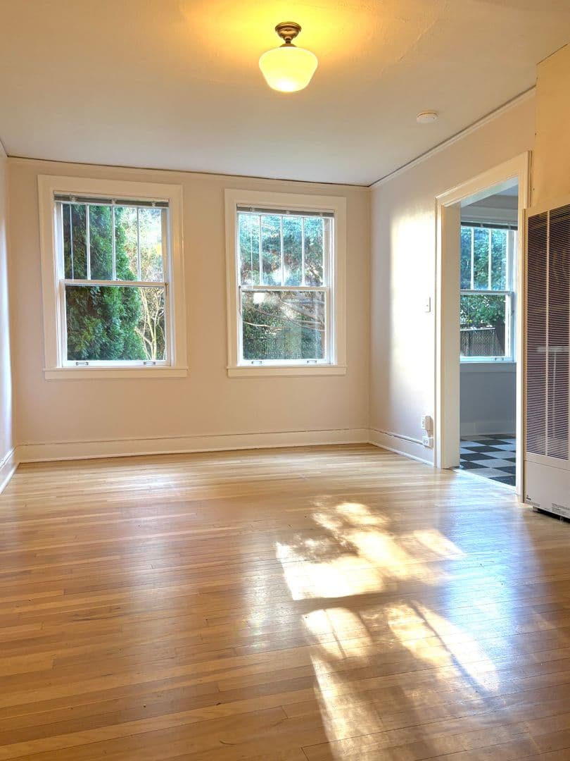 Portland Apartment: 1037 NW 20th Ave