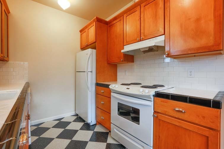 Portland Apartment: 4405 NE Hoyt St