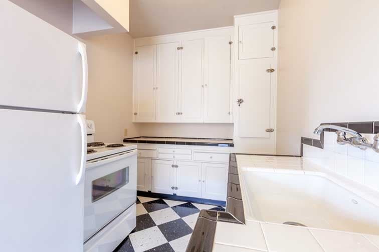 Portland Apartment: 2503 NW Raleigh St