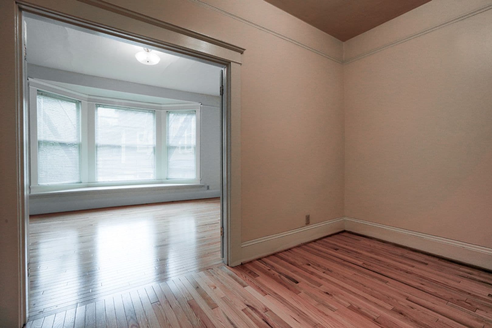 Portland Apartment: 819 NW 23rd Ave