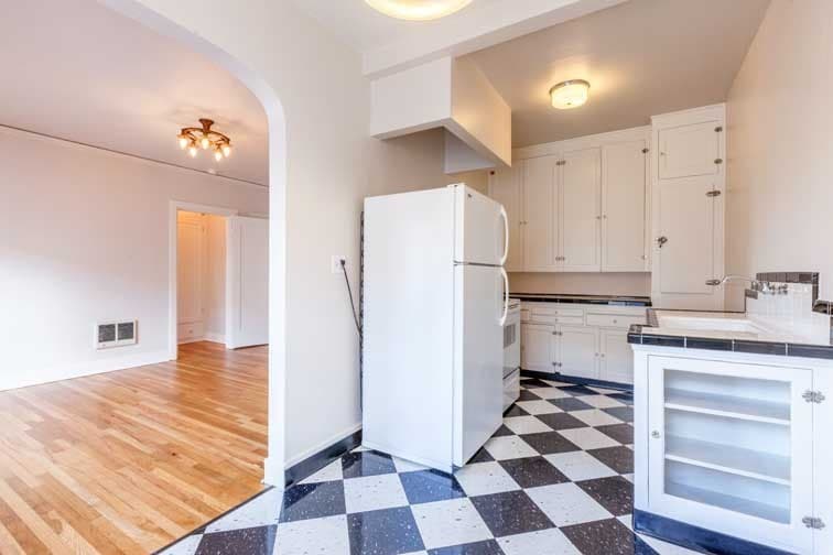 Portland Apartment: 2503 NW Raleigh St