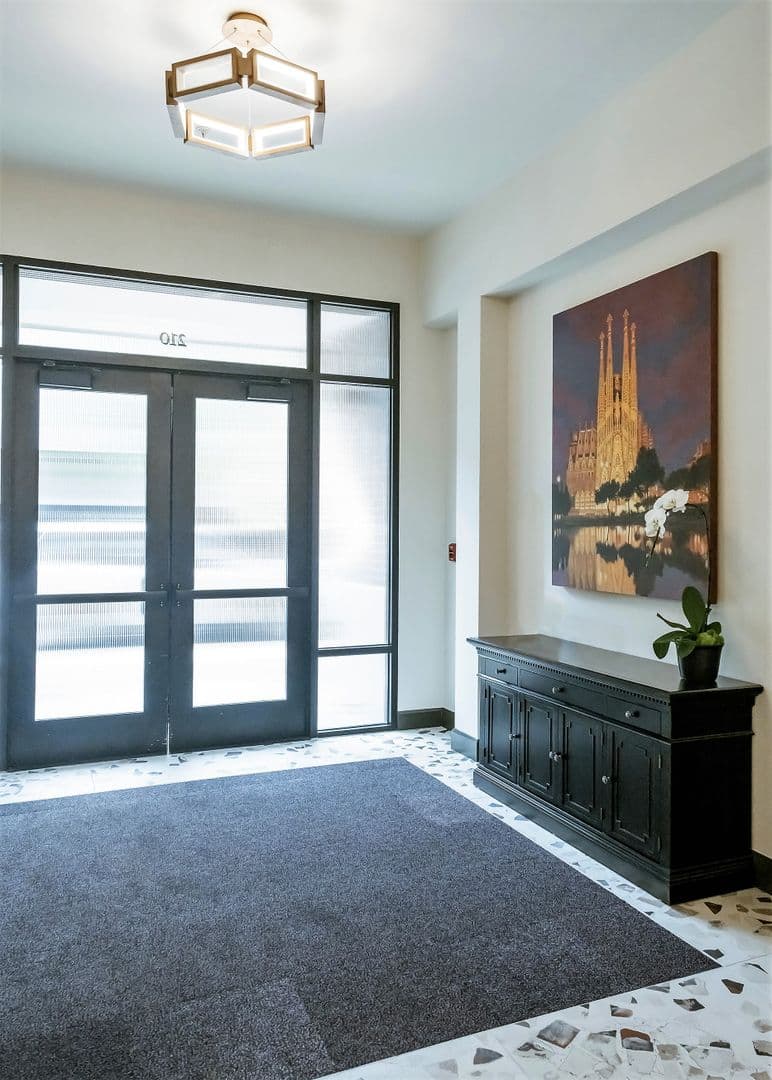 Portland Apartment: 210 NW 20th Ave