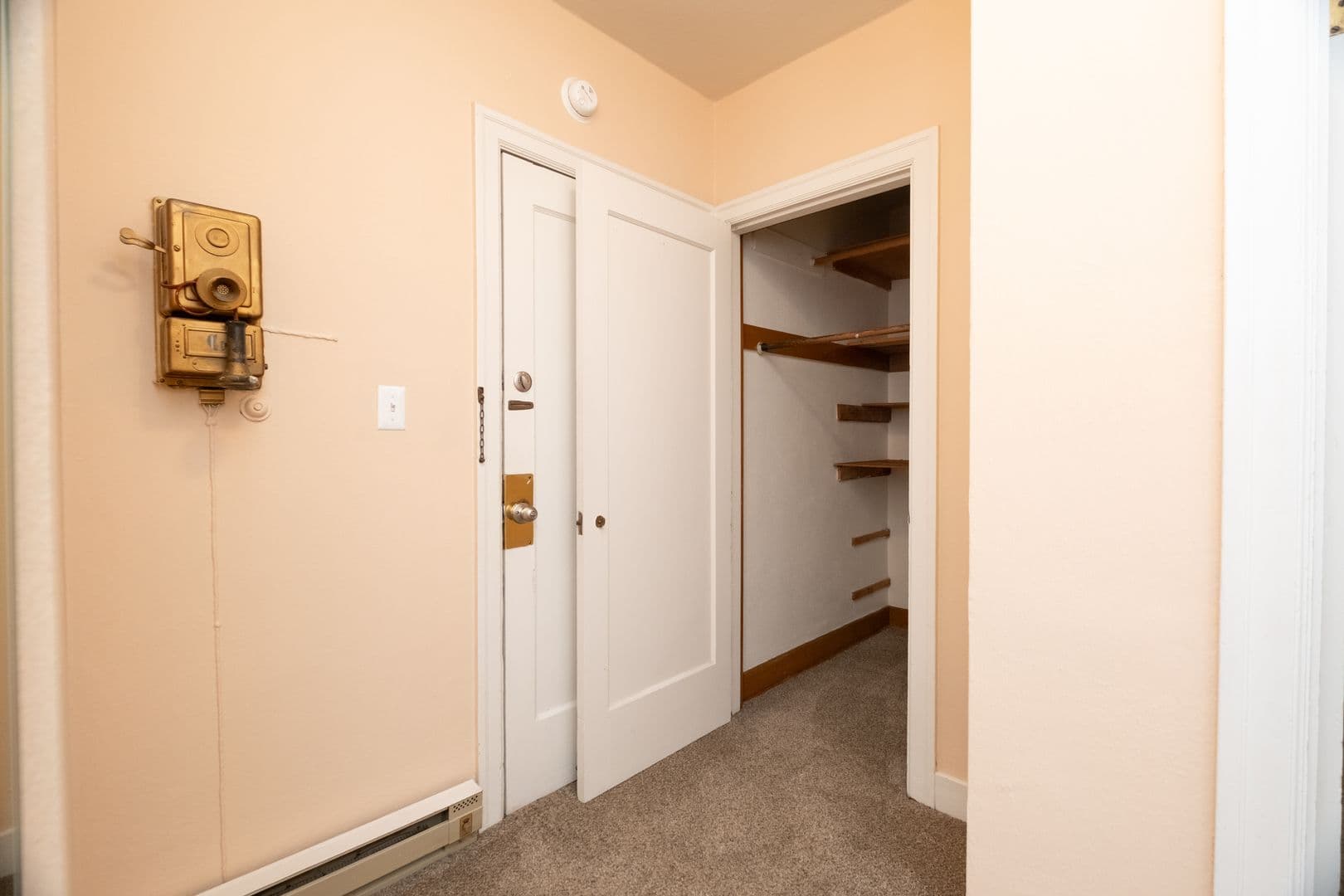 Portland Apartment: 6109 SE Belmont St.