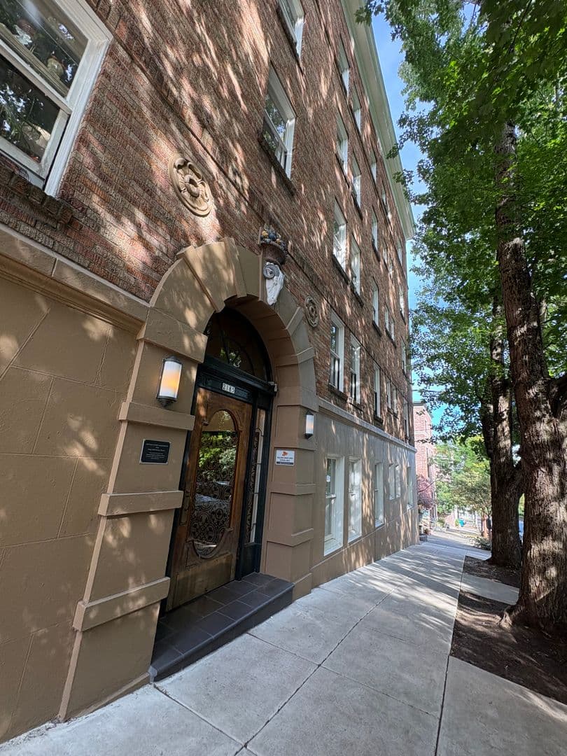 Portland Apartment: 2185 SW Yamhill St