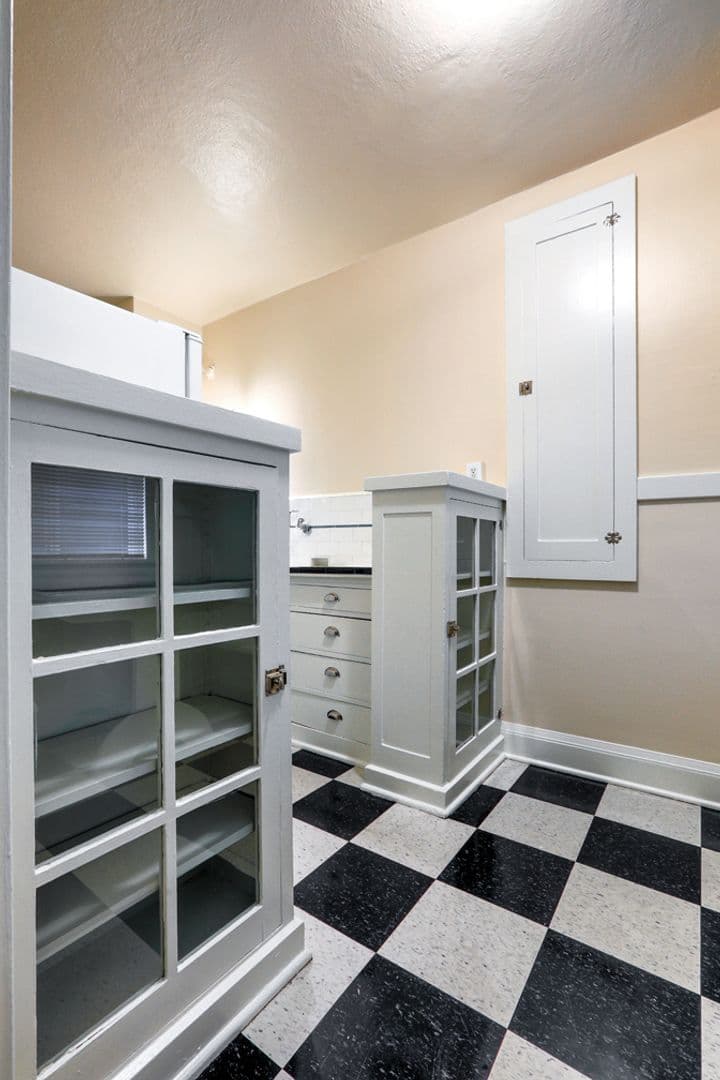 Portland Apartment: 2170 NE Hancock St