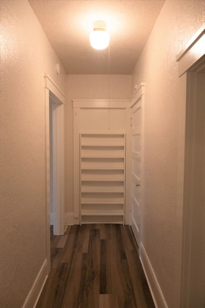 Portland Apartment: 814 NW 22nd Ave
