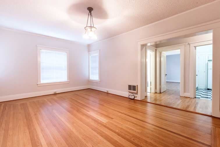 Portland Apartment: 117 NW Trinity Pl