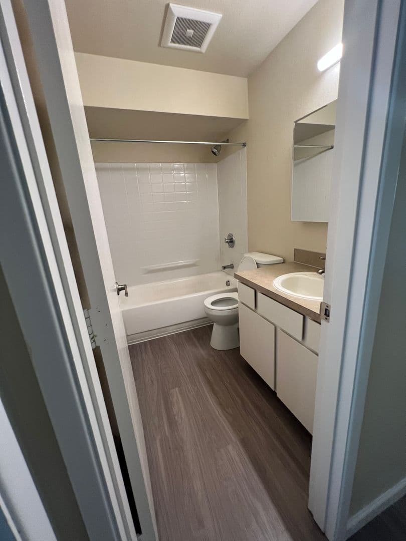 Portland Apartment: 1944 NE Schuyler