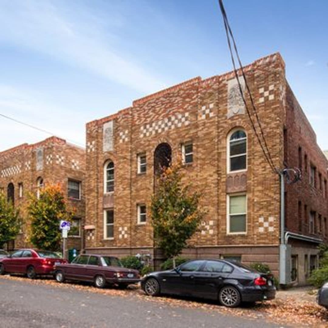 Portland Apartment: 1929 NW Irving St.