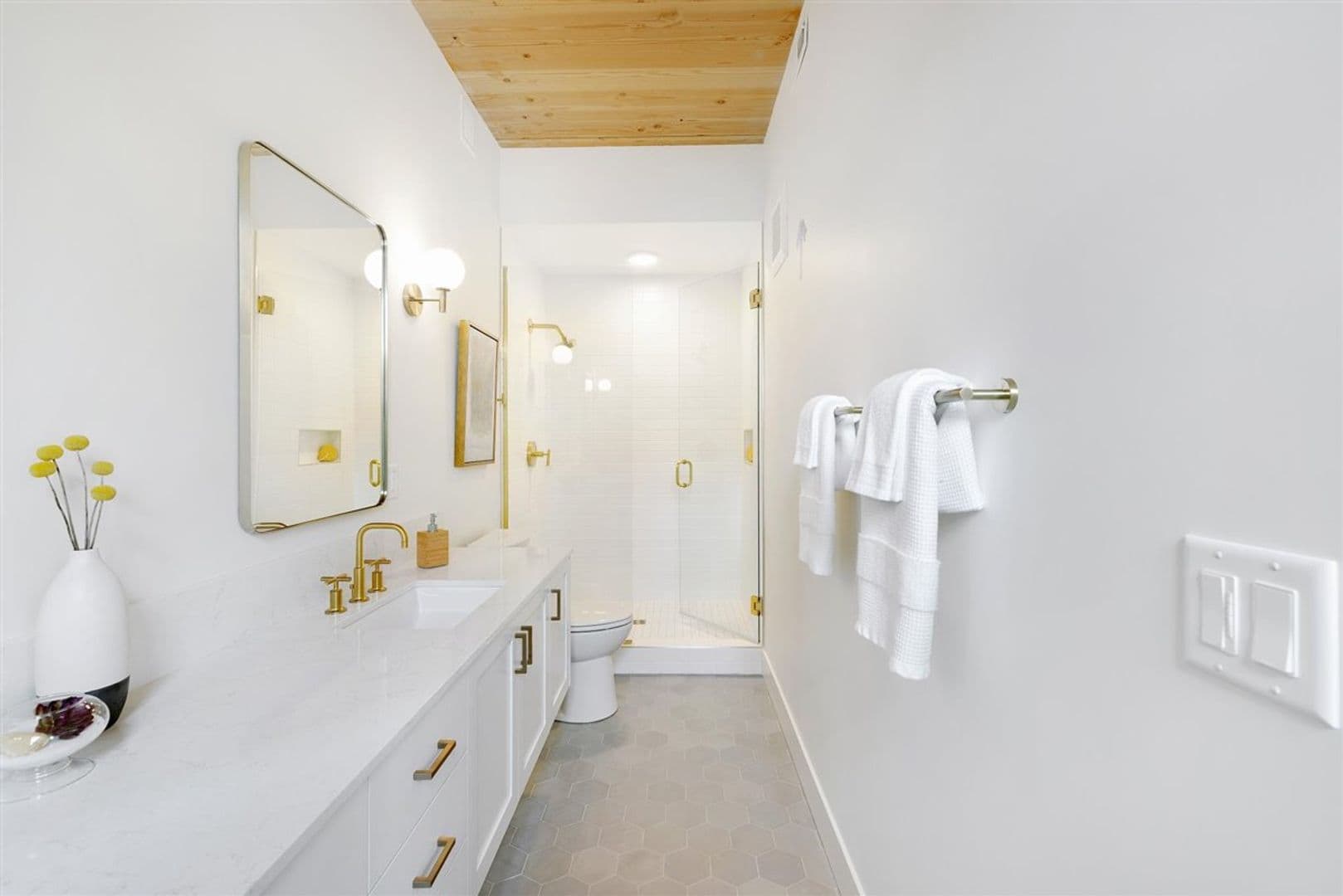 Portland Apartment: 2915A-2989B NW Wilson St.