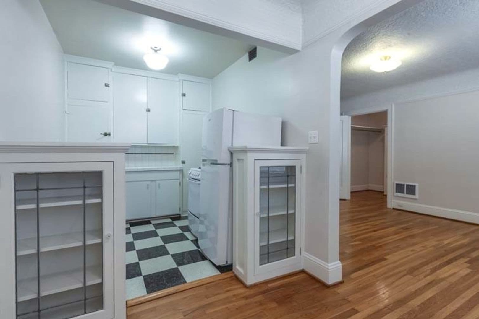 Portland Apartment: 1963 NW Irving St
