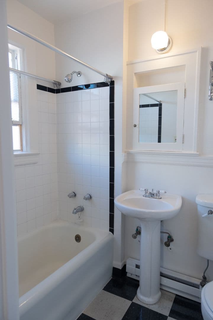 Portland Apartment: 2185 SW Yamhill St