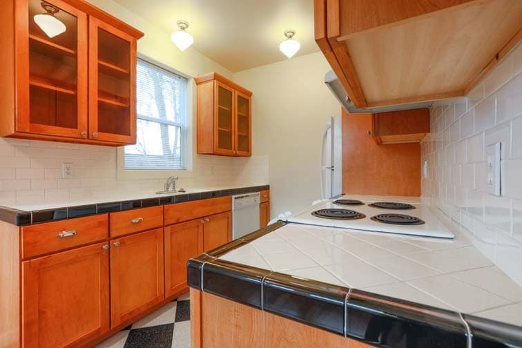 Portland Apartment: 4405 NE Hoyt St