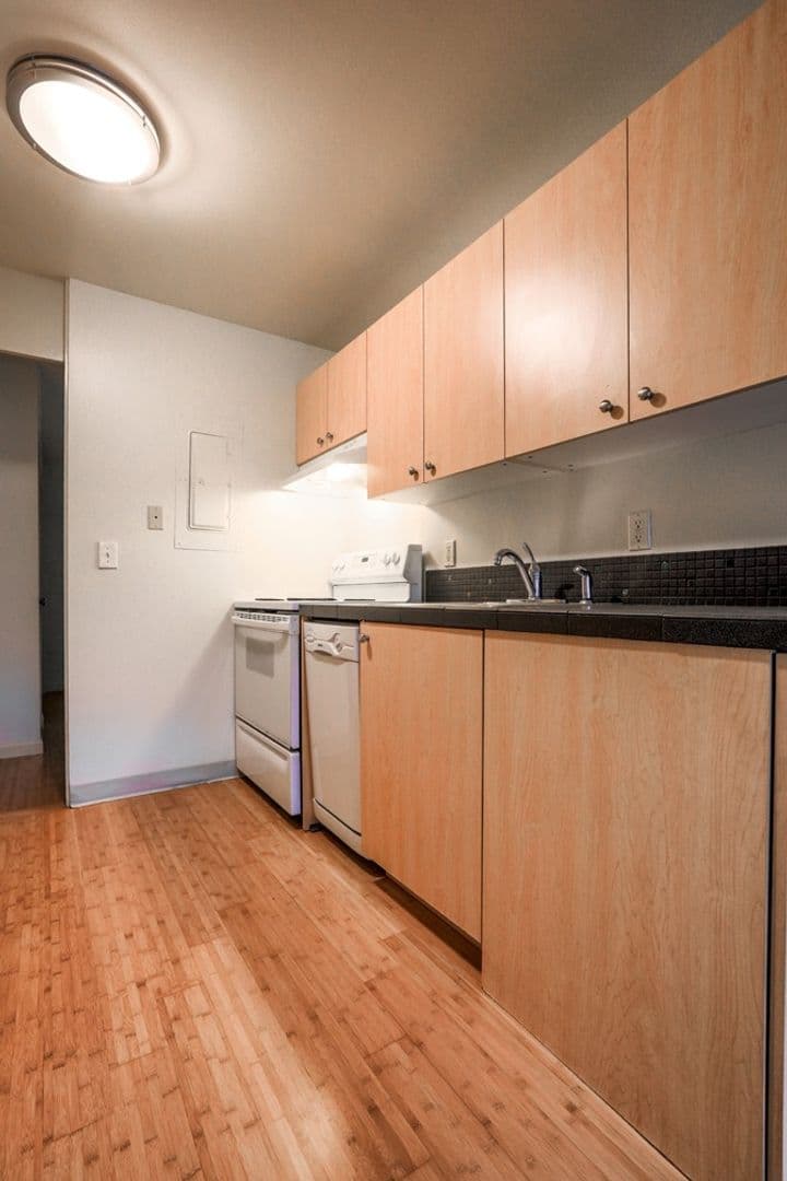 Portland Apartment: 1905 NW 29th Ave