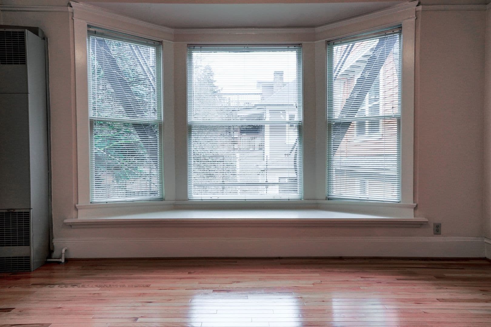 Portland Apartment: 819 NW 23rd Ave