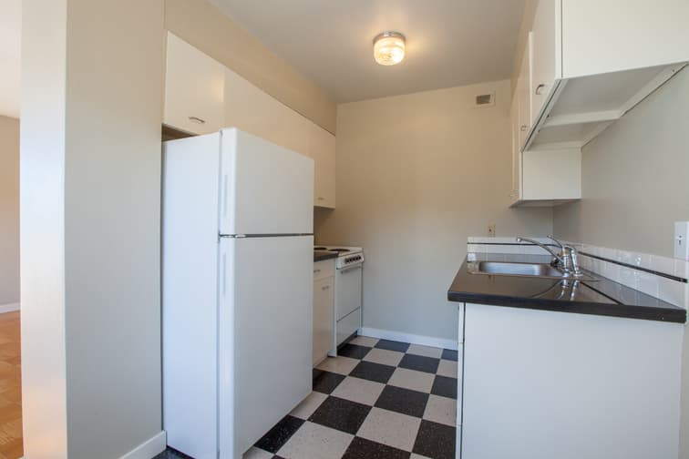 Portland Apartment: 2199 NW Everett St