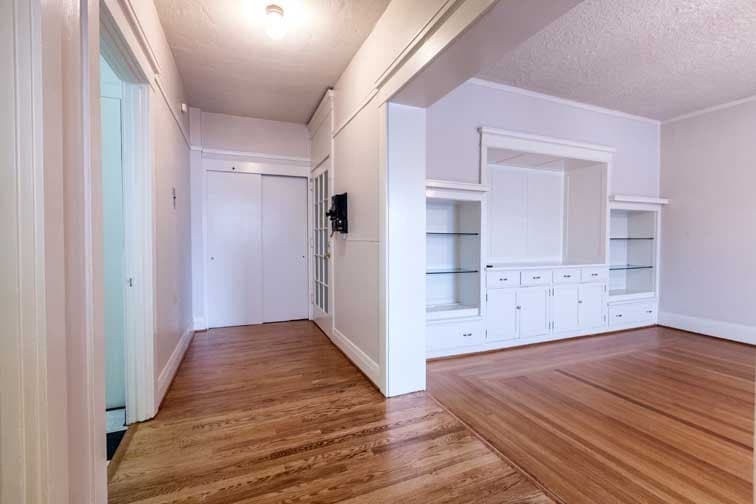 Portland Apartment: 117 NW Trinity Pl
