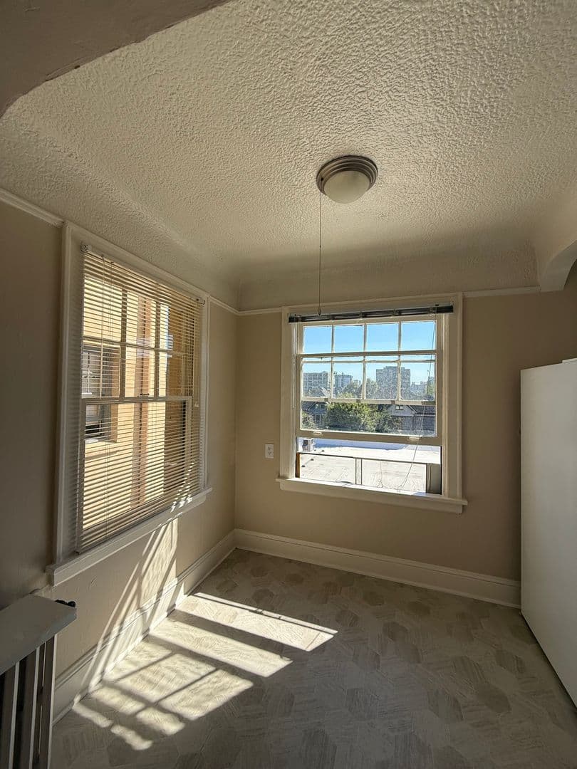 Portland Apartment: 708 NW 19th Ave.