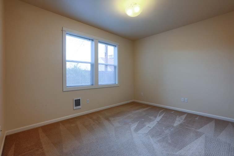 Portland Apartment: 4405 NE Hoyt St