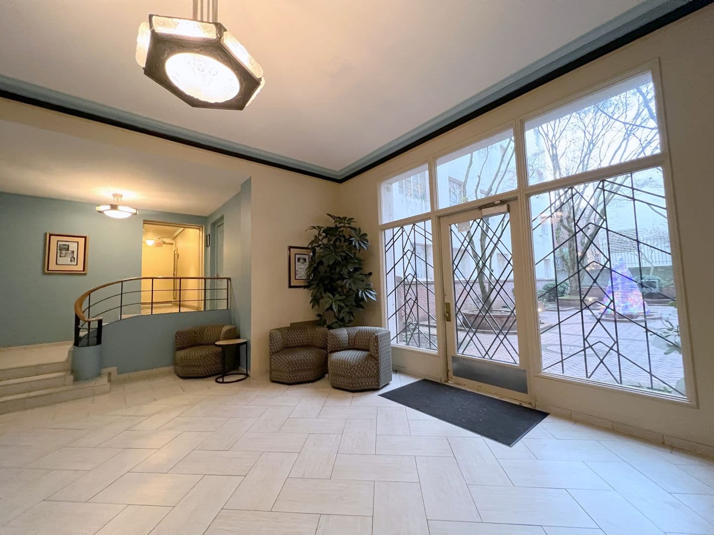 Portland Apartment: 1975 NW Everett St.