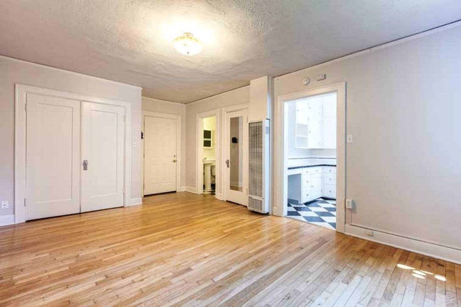 Portland Apartment: 1037 NW 20th Ave