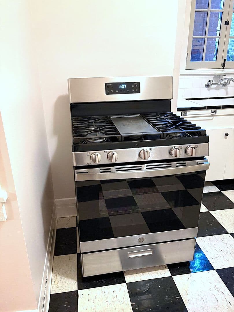 Portland Apartment: 117 NW Trinity Pl